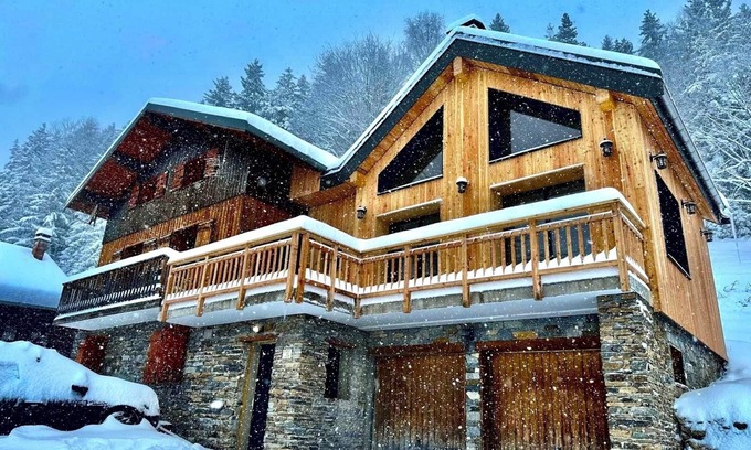 Doucy-Combelouviere Ski Chalet | Comfortable Chalet Doucy-Valmorel for 18 Guests