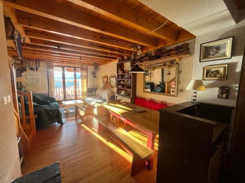 Les Angles Apartment | Cozy T3 Duplex with Balcony & Mountain Views in Les Angles