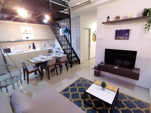 Shah Alam Apartment | Family-Friendly Duplex Condo with Entertainment and Ocean Views