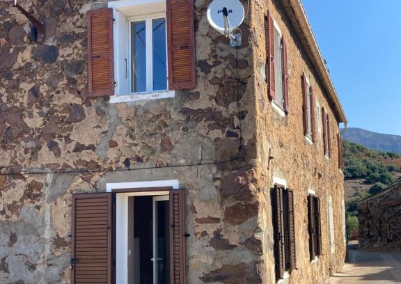 Partinello Apartment | Cozy Duplex for 4: Oceanfront with Wifi & Pet-Friendly