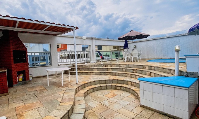 Enseada Apartment | Inviting Duplex Steps from the Beach in Guarujá