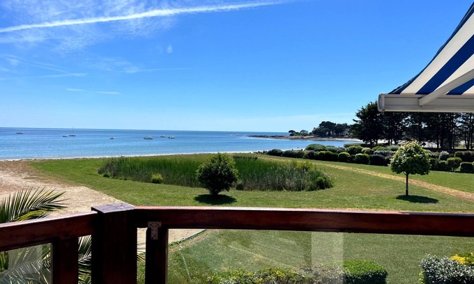 Saint-Jacques Apartment | Oceanfront Apartment Sarzeau for 5 with Spa & Breakfast
