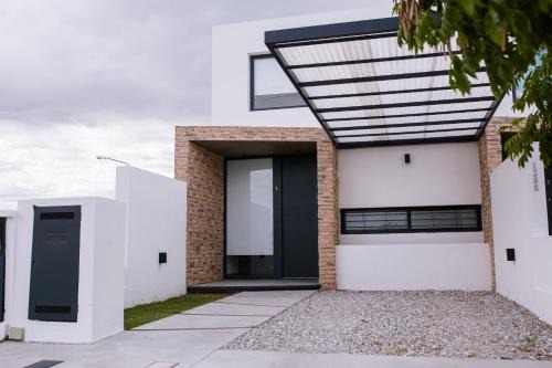 Villa Maria House | Family-Friendly Duplex Alpha: Rated 9/10 for Comfort