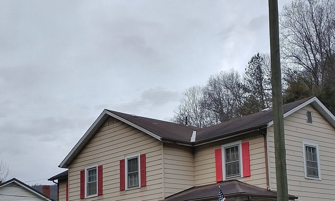 Kyle Cabin | Duplex Retreat near Hatfield McCoy Trails - Pet Friendly & Spa