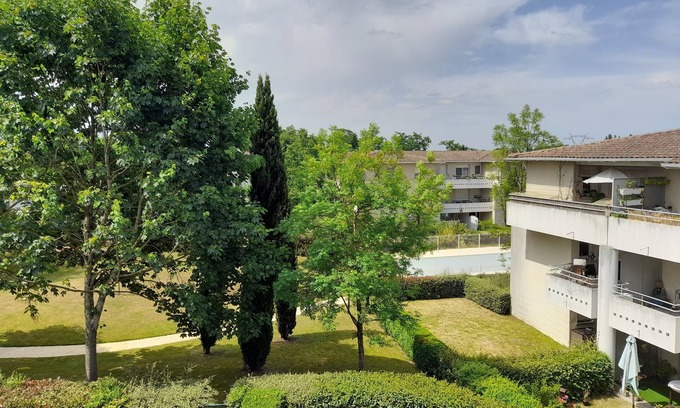 Ambares-et-Lagrave Apartment | Stunning Duplex Apartment with Pool Near Bordeaux