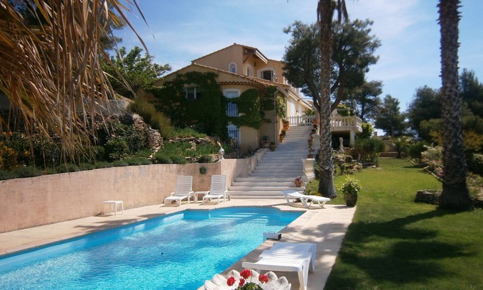 La Cadiere-d'Azur House | Oceanview Duplex with Pool - Guest Rated 9.8/10