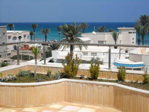 Mahdia Apartment | 4-Bedroom Apartment in Mahdia: Beachside with Sea View