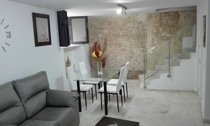 Alfalfa Apartment | Stylish Duplex Apartment in Seville's Alfalfa Area, Rated 9.8