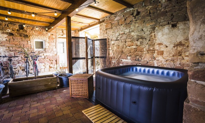 Bergbieten Apartment | Elegant Duplex Apartment Le Pignon with Pool & Spa
