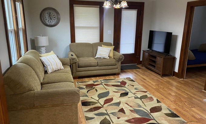 Wyandotte House | Prime Duplex Apartment Near Downtown Wyandotte with Hot Tub