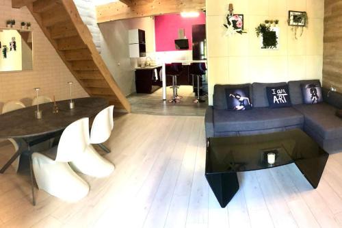 Leguevin Apartment | Unique Duplex Near Toulouse - Rated 9.2/10 & Family Friendly