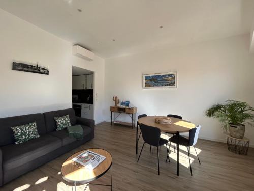 Cassis Apartment | Oceanfront Duplex in the Heart of Cassis Village