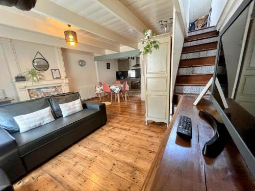 Saint-Pol-de-Leon Apartment | Cozy Duplex au Lin: Pet & Child Friendly Retreat