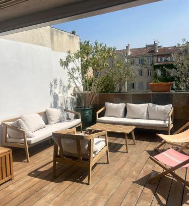 Palais de justice Apartment | Pet-Friendly Duplex with Terrace in Vieux Port