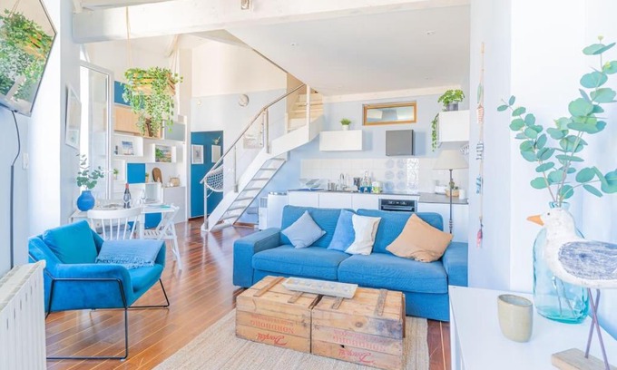 7th Arrondissement Apartment | Duplex Bompard with Ocean View, Just 5 Min from Beaches