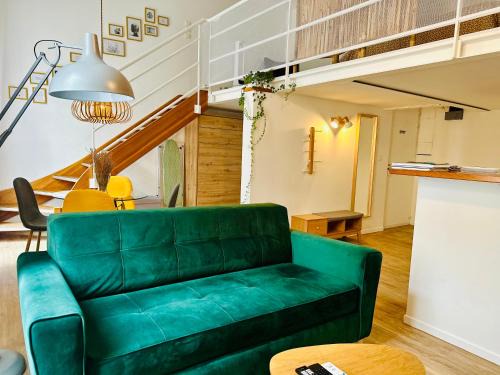 Avignon City Centre Apartment | Relaxing Duplex with Free Parking & Netflix - 9.5/10 Rating