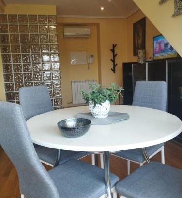 Villamediana de Iregua Apartment | Ideal Duplex with Terrace and Pool Access, 10/10 Rated