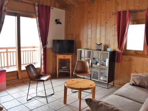 Pralognan-la-Vanoise Apartment | Comfortable Duplex in Pralognan-la-Vanoise with Terrace