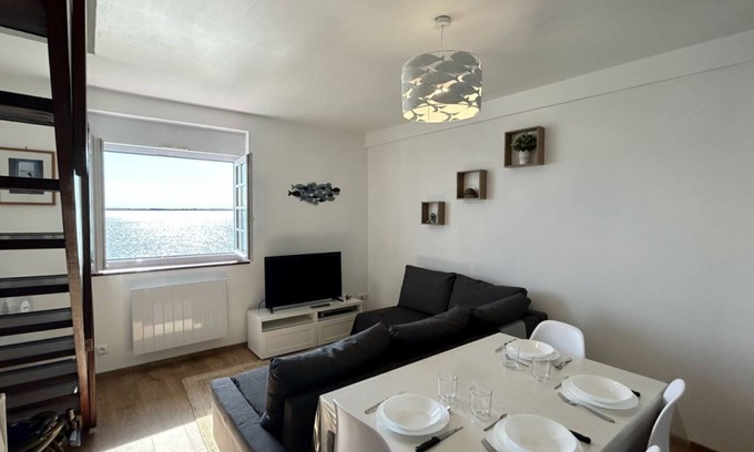 Le Crotoy Apartment | Idyllic Duplex with Oceanview: A 10/10 Guest Experience