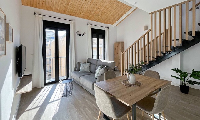 Perchel Sur Apartment | Spacious Three-Bedroom Duplex with Terrace at Picú Home