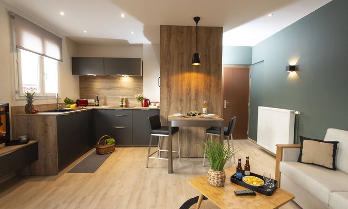 Bleriot-Plage Apartment | Duplex Deluxe VUE MER CAP Blanc NEZ: Family-Friendly Retreat