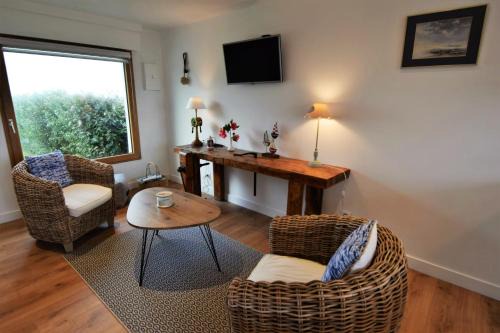 Pouldreuzic House | Oceanfront Duplex with Scenic Views and Family-Friendly Amenities