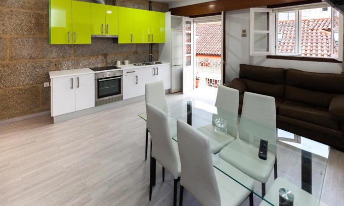 Ribadavia Apartment | Pet-Friendly Duplex Familiar with Breakfast & Hot Tub