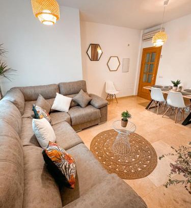 San Lorenzo Apartment | Guest Rated Duplex Fuente Piedra Escrita - Family-Friendly Stay