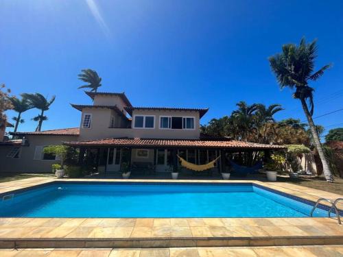 Manguinhos House | Elegant Duplex Geriba with Pool, Sauna & Expansive Yard