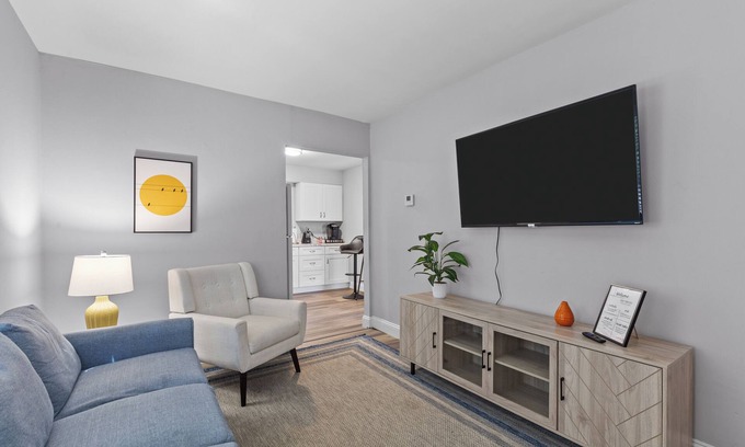 St. Charles Apartment | Pet-Friendly Duplex Hideaway in St. Charles, MO - 10/10 Rated