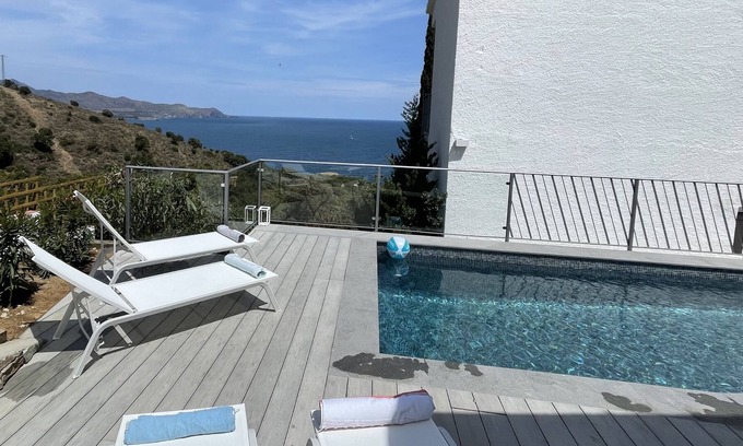 Beleser Villa | Duplex house (5 BR), swimming pool, 180° sea view, beach on foot