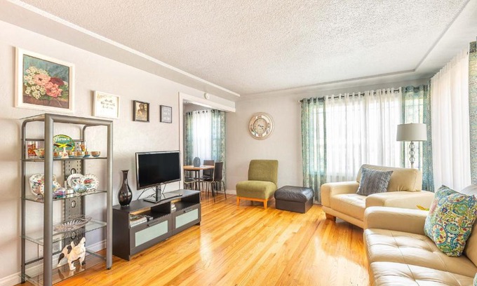 Vernon House | Art District Duplex: Guest Rated 9.8/10 Experience
