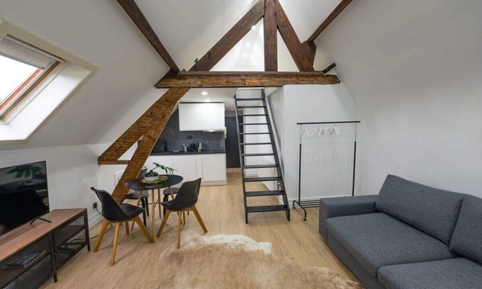 Ghent City Centre Apartment | Modern Duplex in the Heart of Ghent with Breakfast & Kitchen