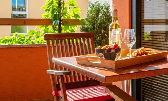 Palamos Apartment | Cozy Apartment Palamós: Ideal for 2 with Kitchen & Spa