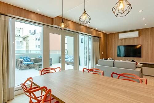 Matriz Apartment | Incredible 2-Bedroom Duplex with Pool and Parking in Batel