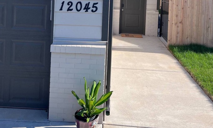 Wichita Apartment | Duplex just minutes from the airport, zoo, shopping and dining