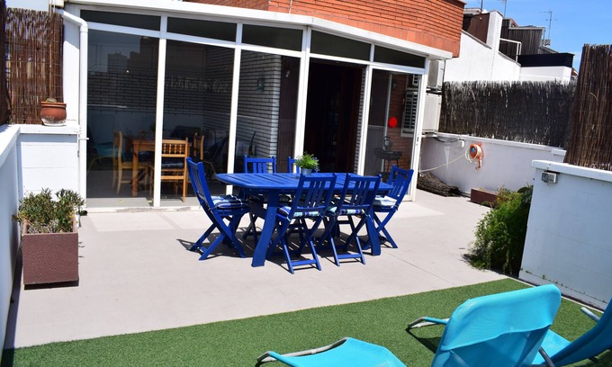 Sants Apartment | Spacious Duplex for 6 with Terrace and Pool Access