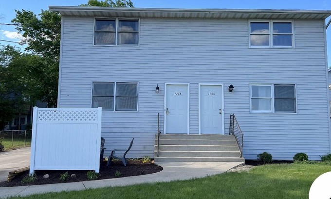 Byron House | Scenic Duplex with River Views and Family-Friendly Amenities
