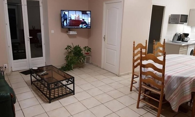 Lorcy Apartment | Gite Lorcy: Cozy Retreat with Spa and Family Friendly Perks