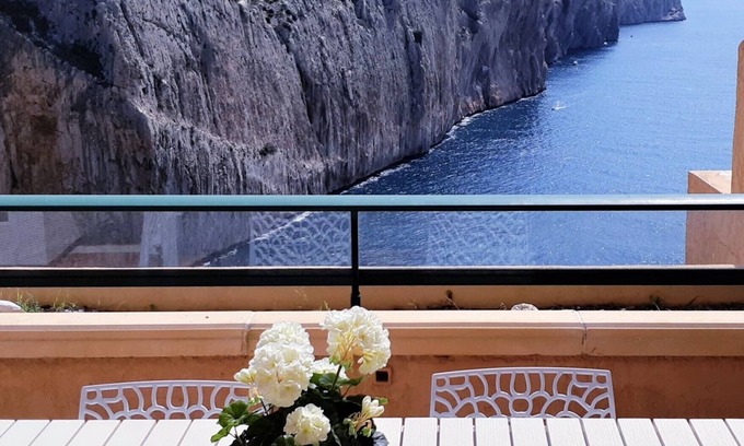 Pueblo Mascarat Apartment | Duplex Penthouse with Ocean View Steps from Mascarat Beach