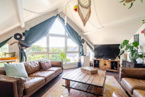 Plaisir Apartment | Inviting Duplex Plaisir: Breakfast & Family-Friendly Stay