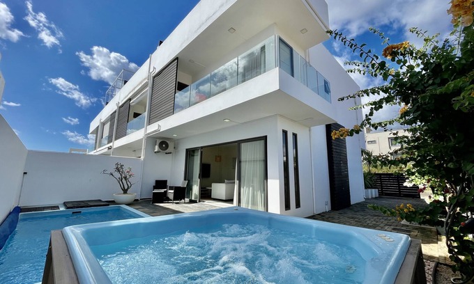 Flic-en-Flac House | Elegant Duplex with Pool, Jacuzzi & Spectacular Views