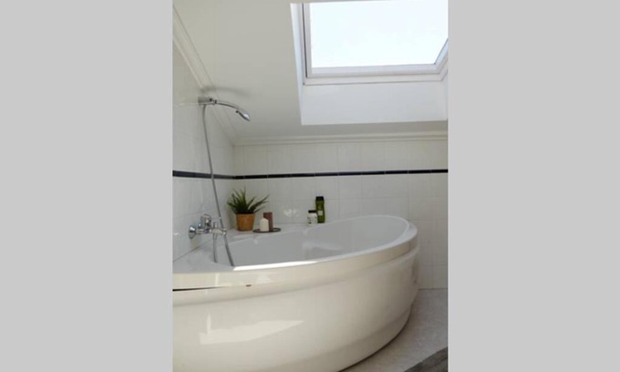Otxandio Apartment | Elegant Duplex with Hot Tub, Sauna & Fireplace - 9.3/10 Rated