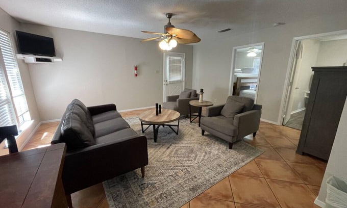 Denison Cabin | Cozy Duplex Cabin on Lake Texoma with Family-Friendly Amenities