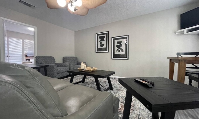 Denison Cabin | Cozy Duplex Cabin on Lake Texoma with Pet-Friendly Amenities