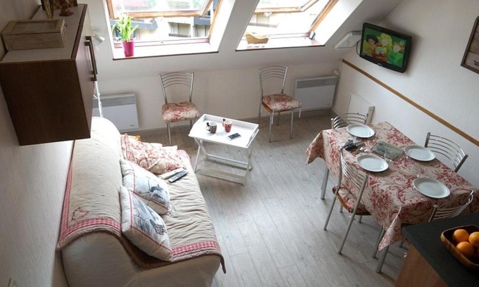 Bagneres-de-Luchon Apartment | Cozy T3 Duplex Near Luchon Telecabine with Mountain Views
