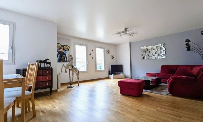 Meulan-en-Yvelines Apartment | Family-Friendly Duplex T3 by the Seine with Great Amenities