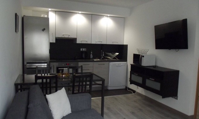 Le Pin Apartment | Spacious Duplex T3 Apartment with Pool & Breakfast