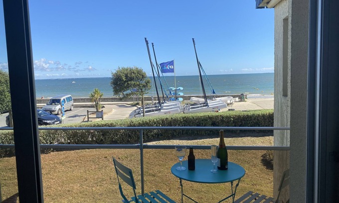 Damgan Apartment | Oceanfront Duplex T4 with Direct Beach Access & Pool
