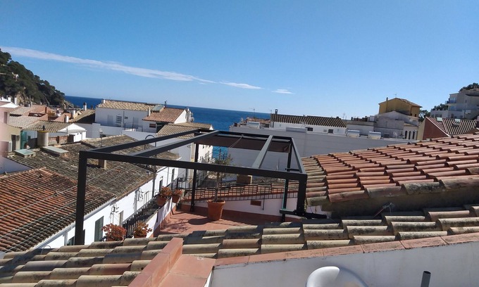 Llafranc Apartment | Duplex with Terrace and Ocean Views Near Llafranch Beach